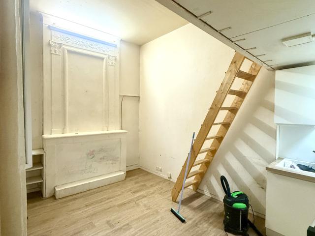 Studio avec mezzanine