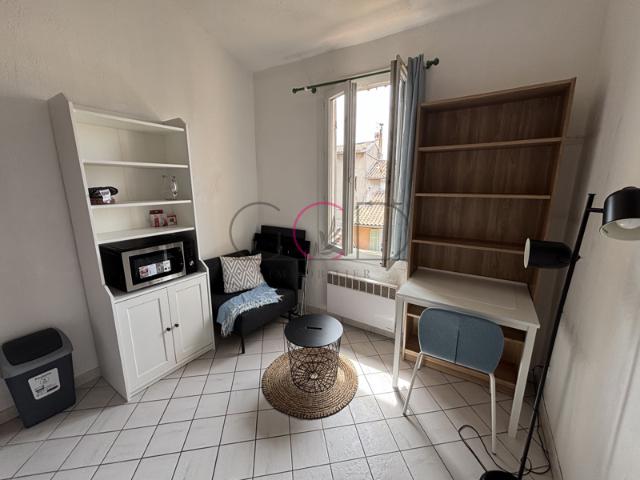STUDIO AVEC MEZZANINE CENTRE VILLE D'AIX