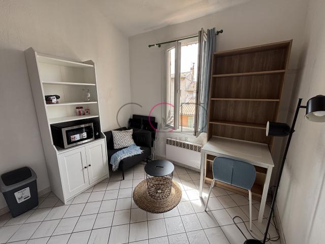 STUDIO AVEC MEZZANINE CENTRE VILLE D'AIX