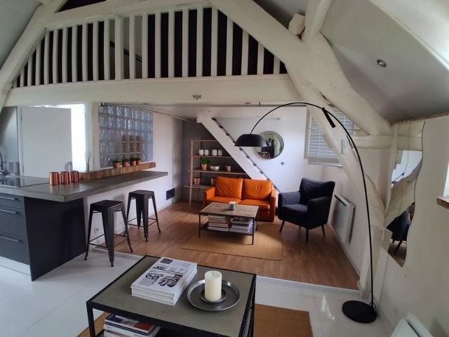 Studio avec mezzanine – Centre ville Limay – Fort potentiel. 47m² Limay