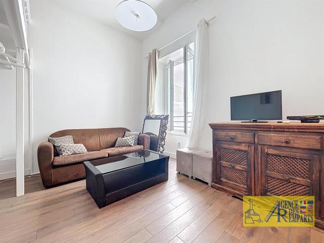 Studio avec mezzanine au cœur du Vieil Antibes 31m² Antibes