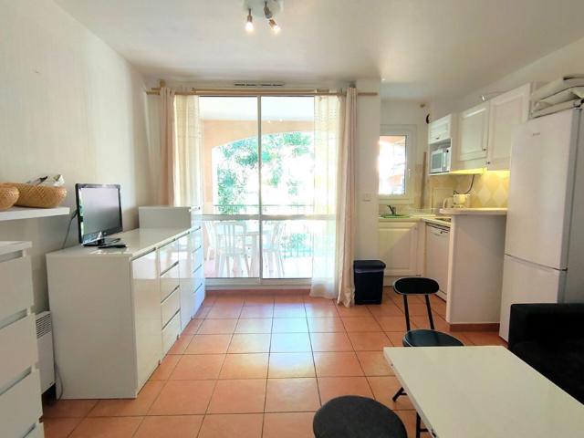 STUDIO AVEC PISCINE PROCHE DE TOUTE COMMODITE