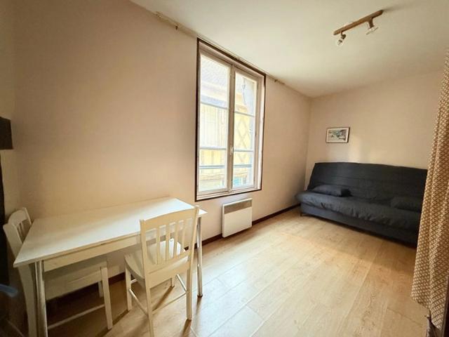 STUDIO BOURGES MEUBLE 18M2