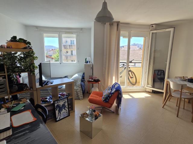 Studio Balcon et parking Cézeaux / CHU