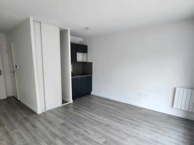 Studio Balcon et stationnement Quartier Cézeaux