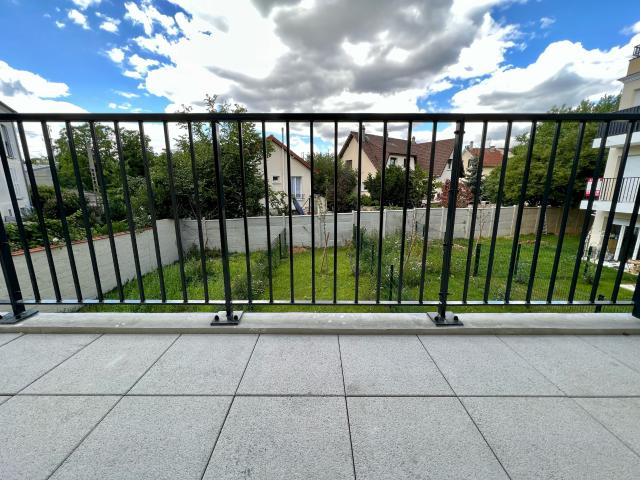 STUDIO + BALCON