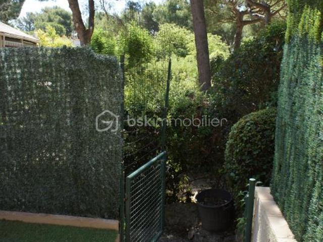 BANDOL ILE ROUSSE jardin + place privative