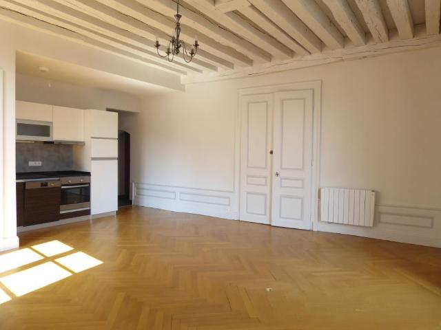 Studio BLOIS Centre Ville 43 m2