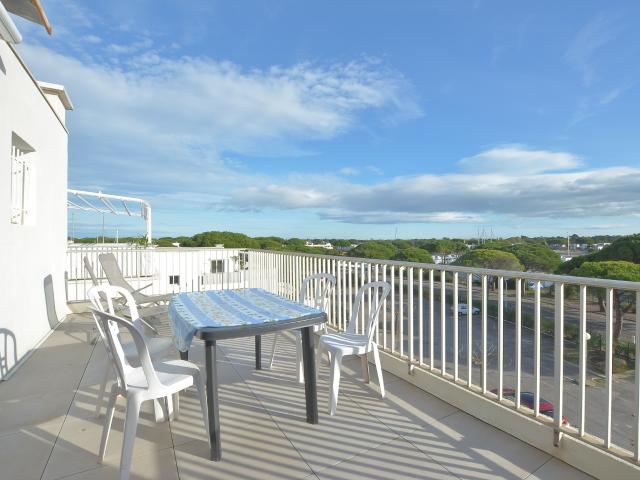 STUDIO, GRANDE TERRASSE & PARKING