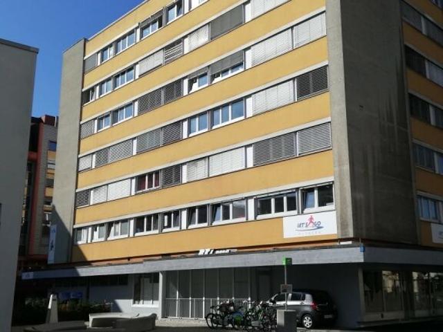 Studio dans un immeuble avec ascenseur