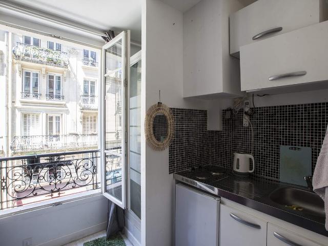 Studio dans le 17ème arrondissement de Paris, 75017: 12 m² — #4313