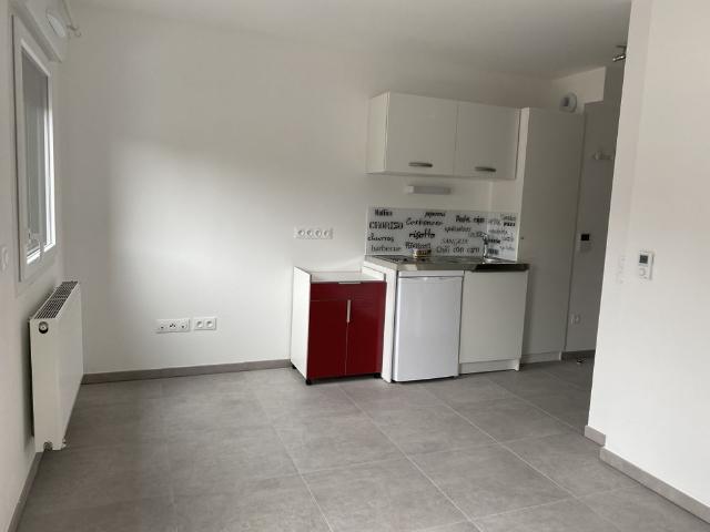 STUDIO DANS RESIDENCE RECENTE FACE A LA CITADELLE