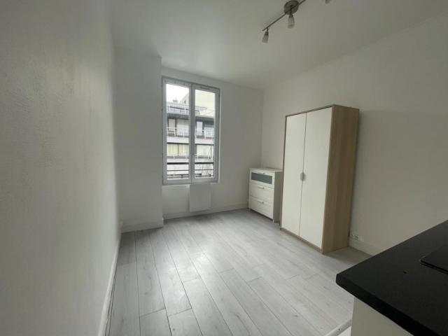 STUDIO DE 12.28 m² CALME LUMINEUX