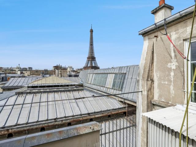 Studio de 15 m² en dernier étage à rénover, vue tour Eiffel