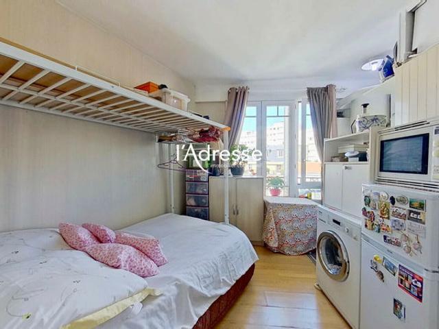 Studio de 15m² en étage élevé sans vis à vis Paris 15e
