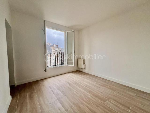 Studio de 16,28 m2 au 5ème et dernier étage, lumineux, BOULEVARD NEY Paris XVIIIème