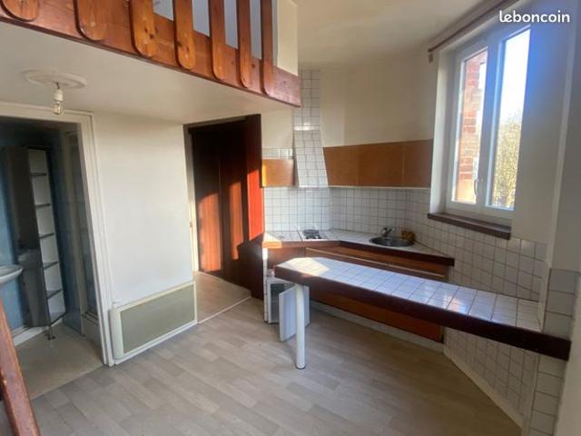 Studio de 18 m² 21 m² utile 100 mètres des Facs