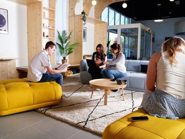 Studio de 19 à 20m² meublé et équipé M