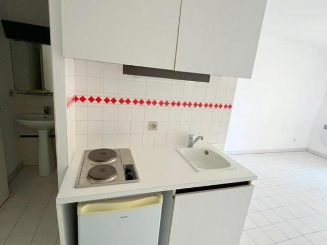Studio de 19 m² avec balcon, kitchenette équipée
