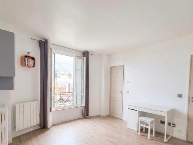 Studio de 25m2 au dernier étage à Courbevoie