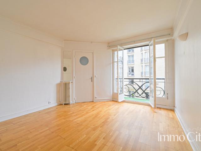 Studio de 25m² avec balcon à Porte Maillot !