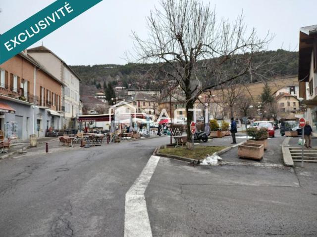 Studio de 26m² situé au 1er étage sans ascenseur au coeur du village de SEYNE