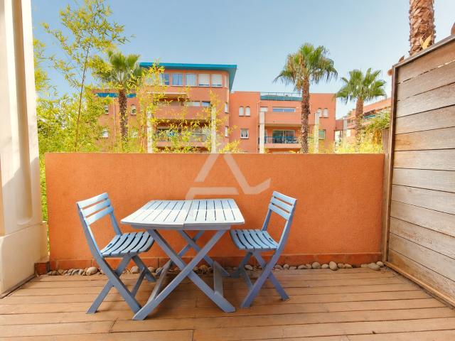 STUDIO DE 27M2 AVEC TERRASSE SUR LE PORT DE PLAISANCE DE PORTO VECCHIO