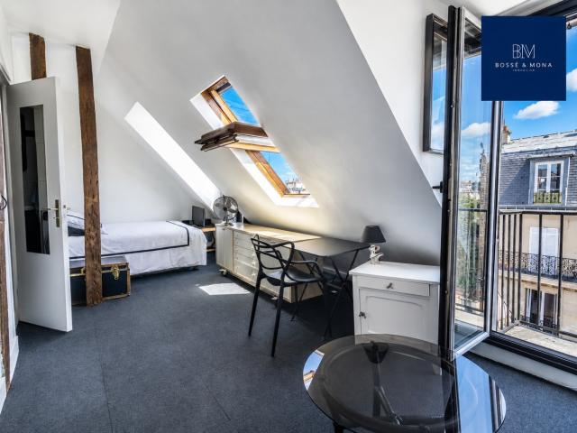Studio de 27m2 habitables, dernier étage, Rue Cler, à 200m du métro Ecole Militaire