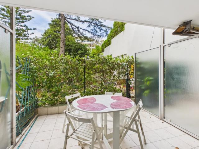 Studio de 29 m² en rez de chaussée avec terrasse – Résidence sécurisée avec piscine