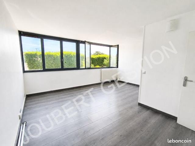 Studio de 30 m² à NANTERRE