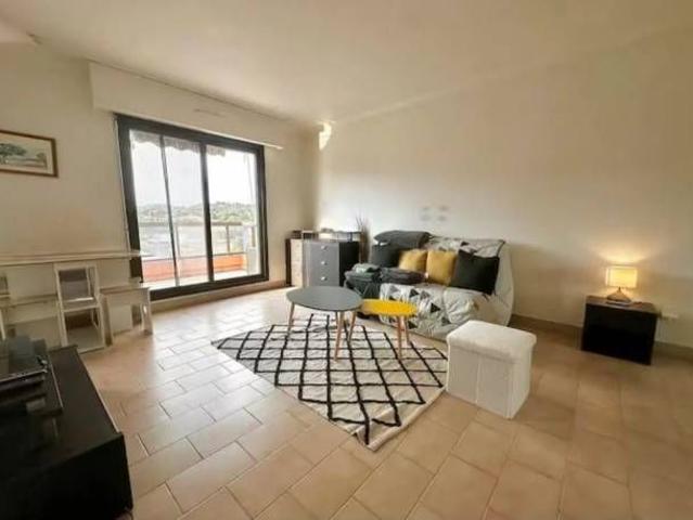 Studio de 30 m² avec terrasse de 10m²