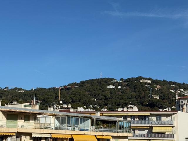Type 1\2 pièces de 30m2 avec balcon Quartier Prado
