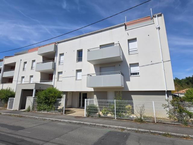 Studio de 33 m2 proche tram 4
