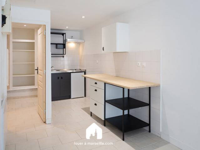 Studio de 34 m² non meublé rénové au Panier