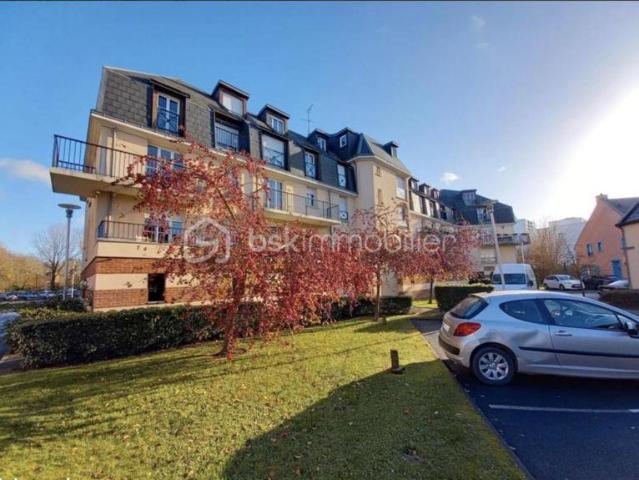 Studio de 35 m² à côté de L'ESIEE avec parking et cave