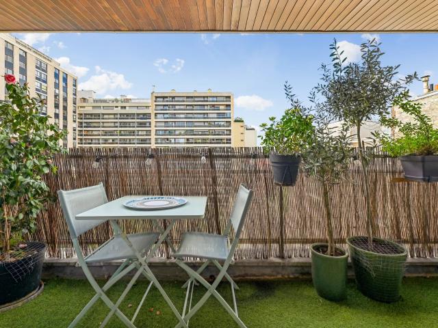 Studio de 35m² avec balcon au 6ème étage