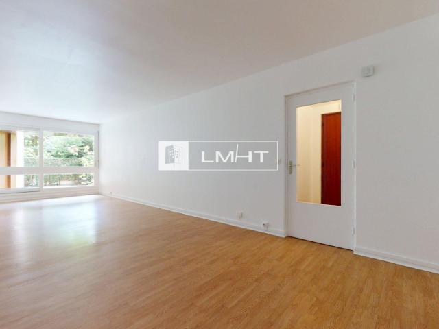 Studio de 45 m2 + Parking + Loggia au Chesnay