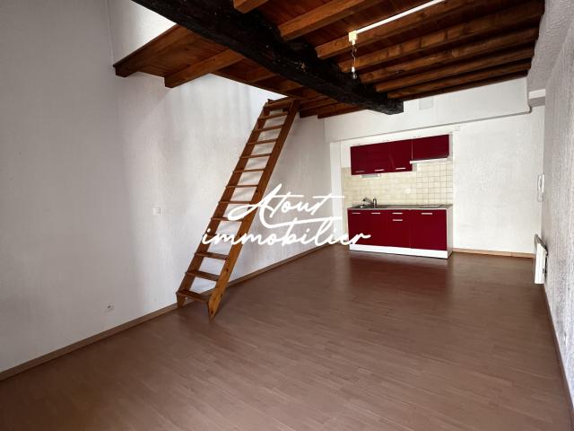 Studio de caractère avec mezzanine — Lodève