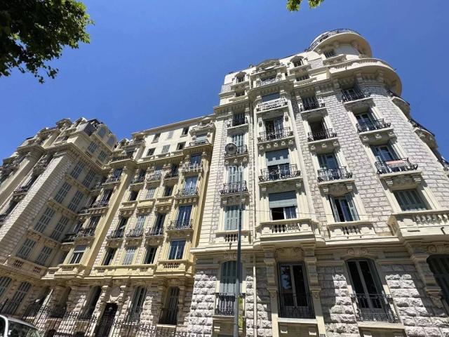 Studio de charme dans bel immeuble bourgeois, secteur Gambetta /