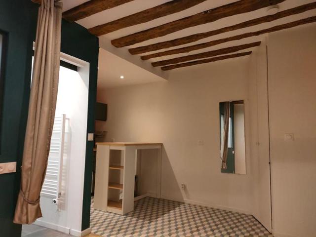 Studio de charme refait à neuf Faubourg Saint Antoine vendu loué