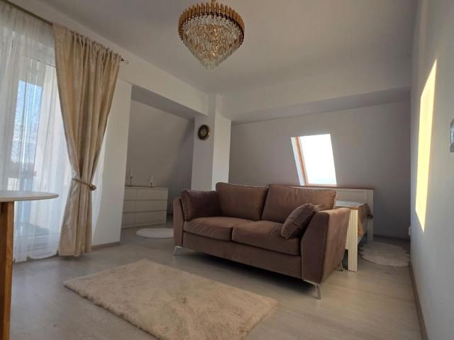 Studio de închiriat – Mansardă • Mobilat • Utilat • Prima închiriere