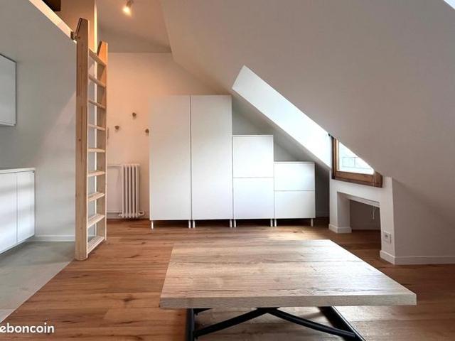 Studio dernier étage + annexe