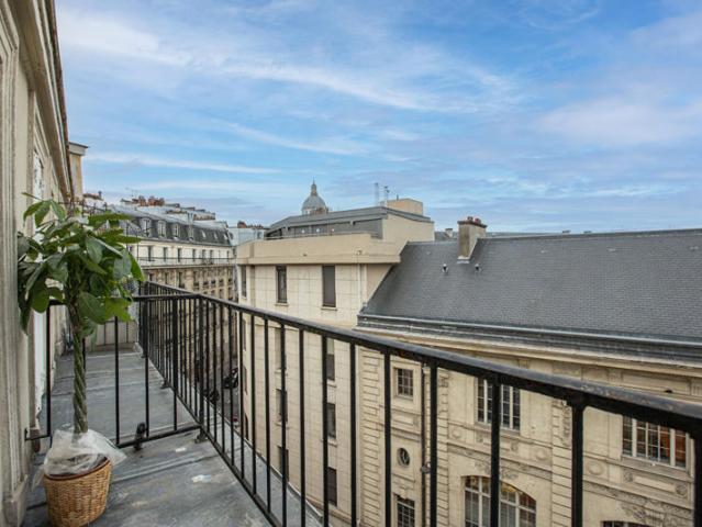 Studio dernier étage avec balcon