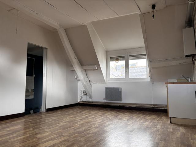Studio dernier étage centre port
