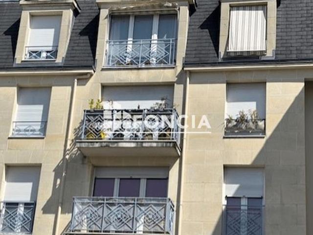 Studio dernier etage oriente ouest sur jardins sans vis a vis