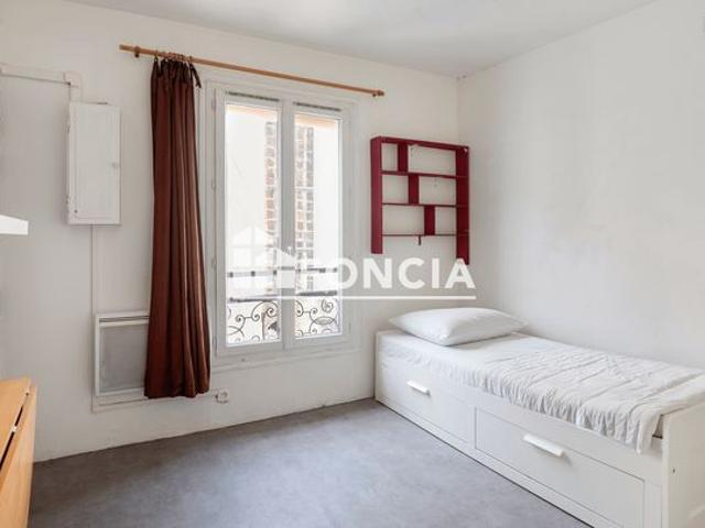 Studio dernier etage quartier louis blanc /rue la fayette