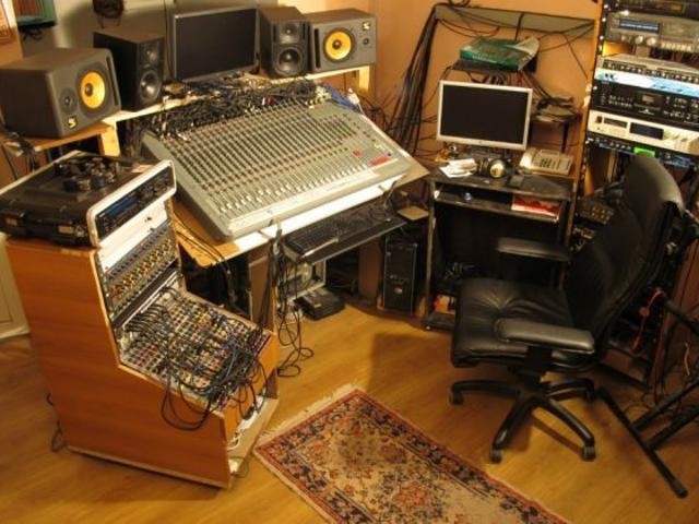 Studio di registrazione sale prova musicale affitto vendo muri Genova