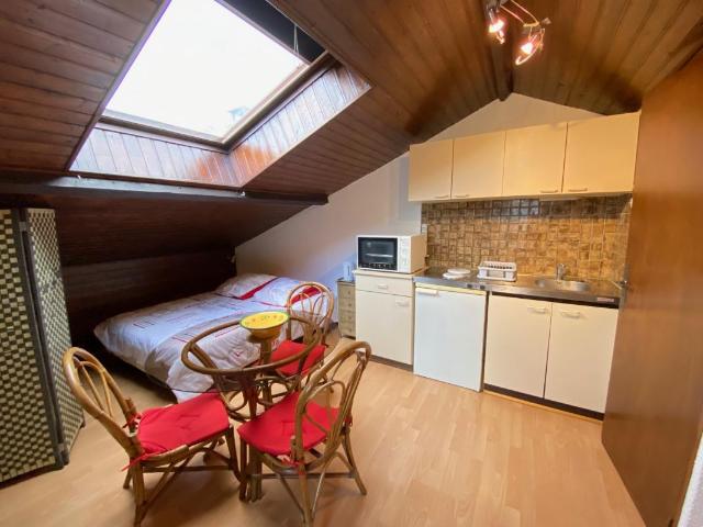 Studio entièrement meublé 28m2 avec PARKING et CAVE