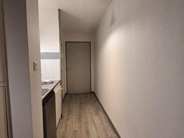 Studio environ 20 m², Non meublé