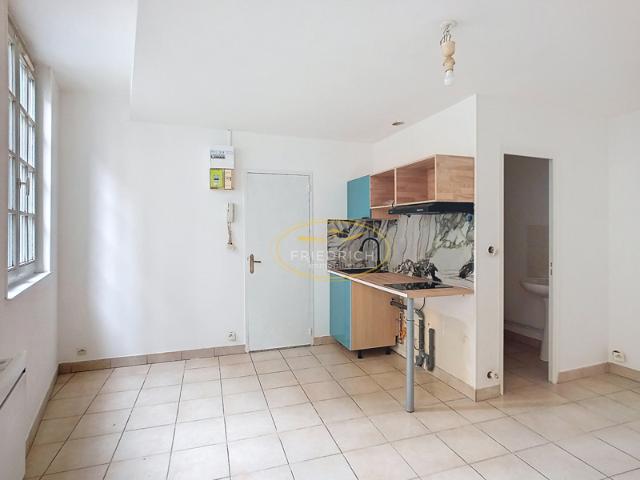 STUDIO en cours de rénovation Quartier Ville Haute